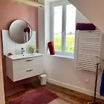 B&B Les Hirondelles Du Marais 리옴